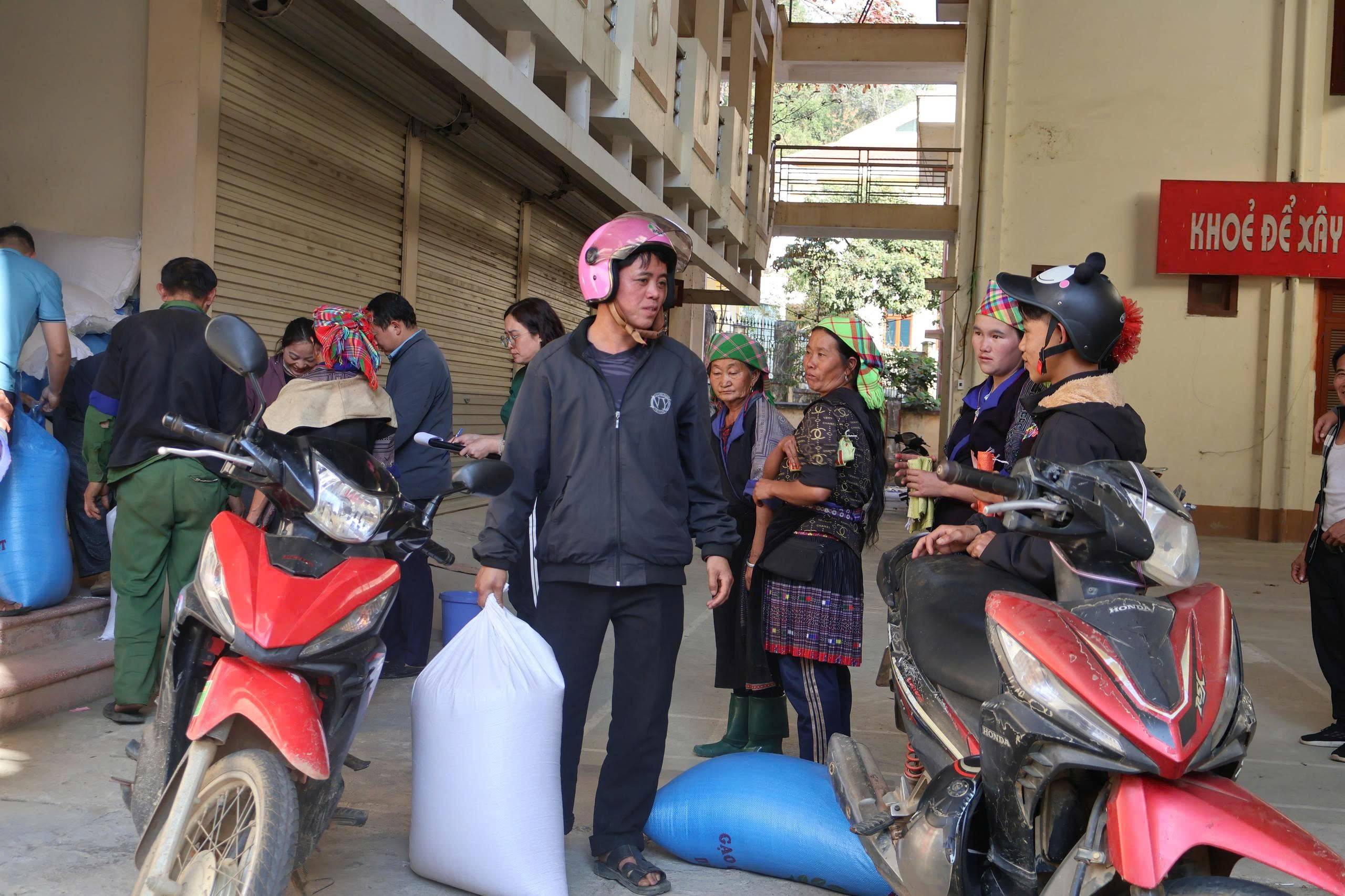 Niềm vui của nhân dân khi được kịp thời hỗ trợ nhân dịp Tết