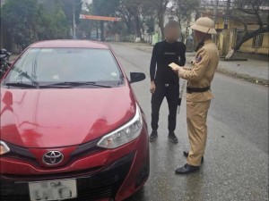 CSGT Phú Thọ hóa trang, siết chặt xử lý “xe ghép” dịp cao điểm