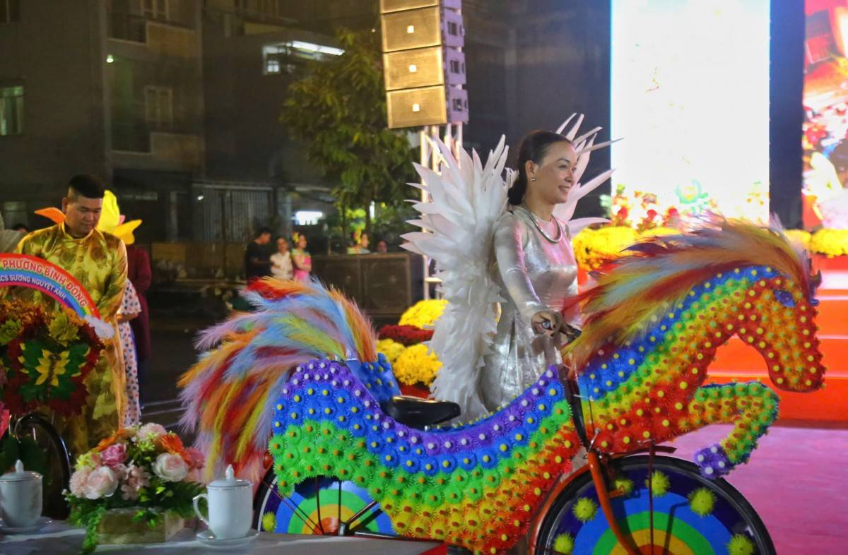 Biểu tượng linh vật Ngựa Bính Ngọ 2026 được tái hiện tại lễ hội.