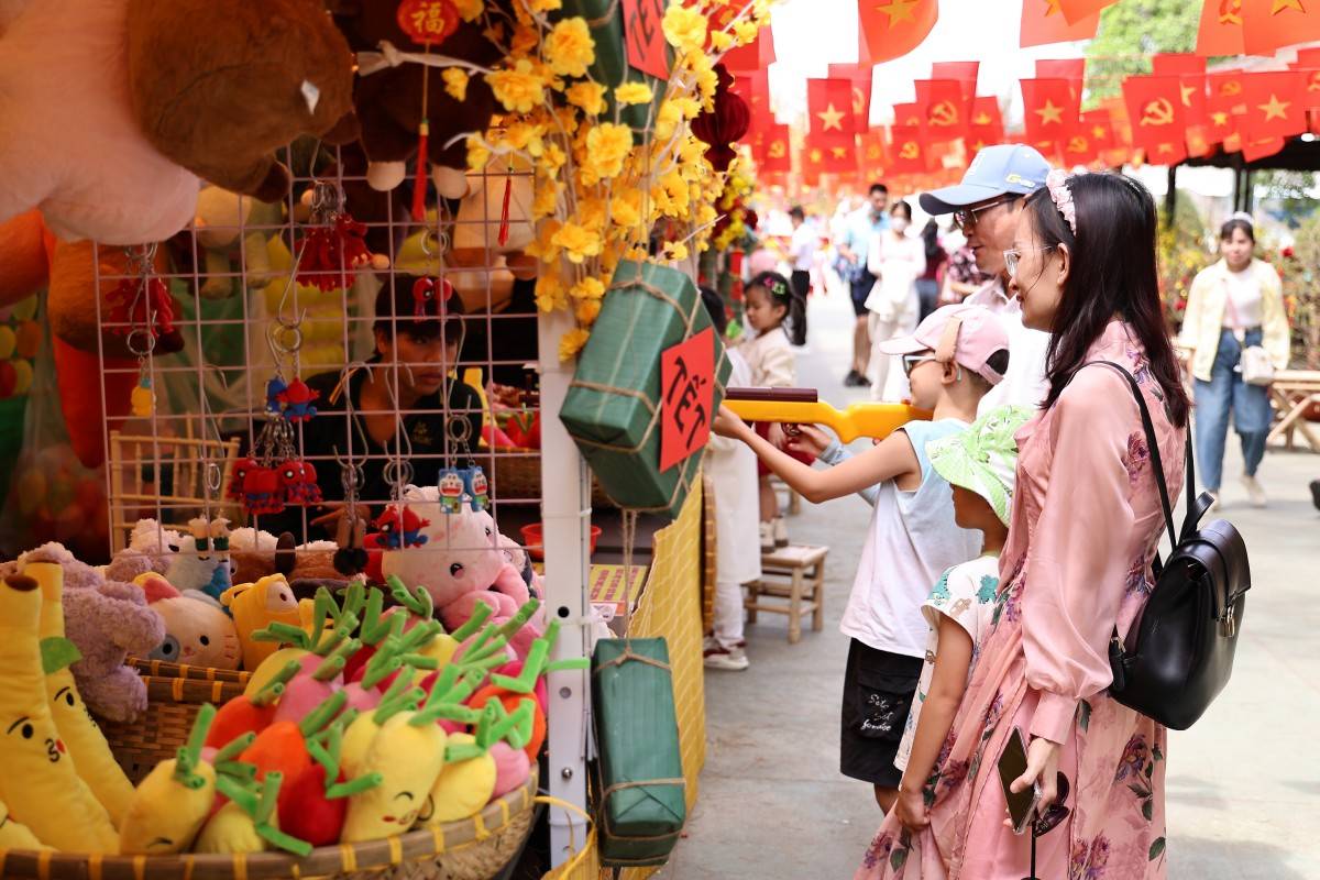 Từ tình yêu đôi lứa đến đoàn viên gia đình: Cần Giờ rực rỡ mùa Valentine
