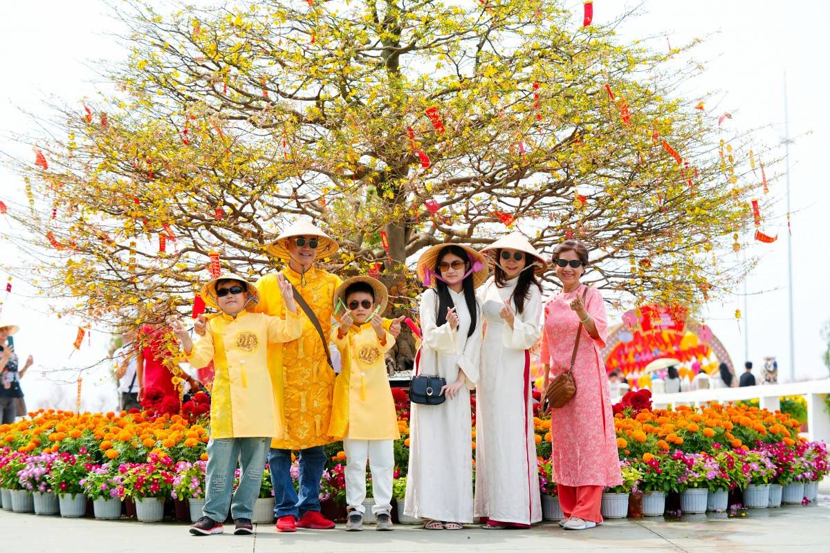 Từ tình yêu đôi lứa đến đoàn viên gia đình: Cần Giờ rực rỡ mùa Valentine