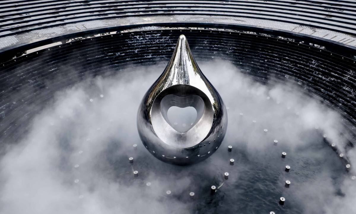 Tượng đài Giọt nước khoét hình trái tim mang nhiều ý nghĩa biểu tượng