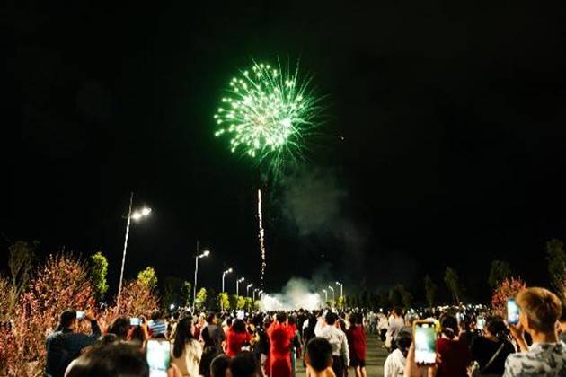 Thay vì đợi tới giao thừa, các cặp đôi có thể cùng nhau chiêm ngưỡng màn trình diễn pháo hoa sớm vào tối 15/2 tại Cần Giờ
