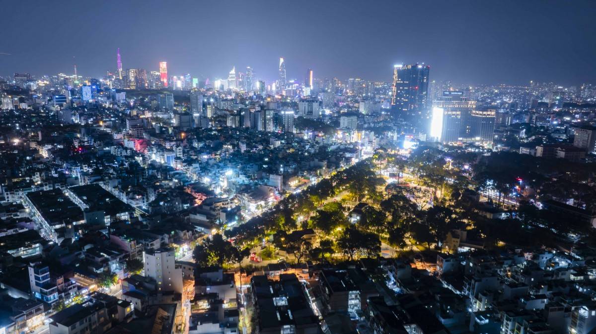 Công viên số 1 Lý Thái Tổ tạo ra một “khoảng lặng xanh” giữa trung tâm siêu đô thị TP HCM