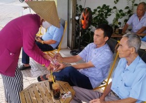 Sáng mùng Một và “giấc mơ” không nghỉ Tết