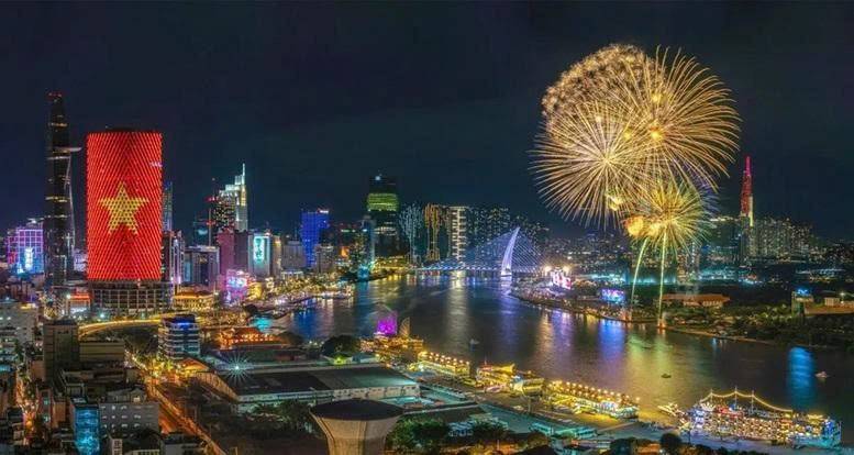 Có một thành phố đang vươn mình một đô thị năng động, tiên phong cải cách, giữ vững vị thế “đầu tàu” kinh tế của cả nước.