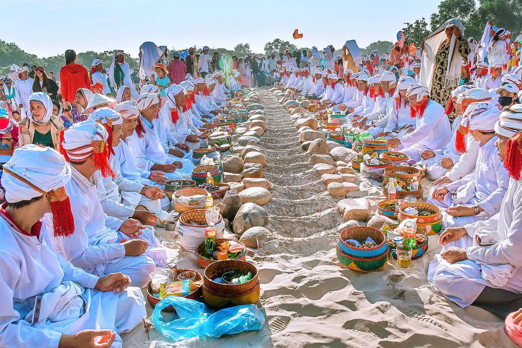 Khánh Hòa: Chào mừng Tết Ramưwan sôi động với Chương trình nghệ thuật múa Sân đồng bào Chăm