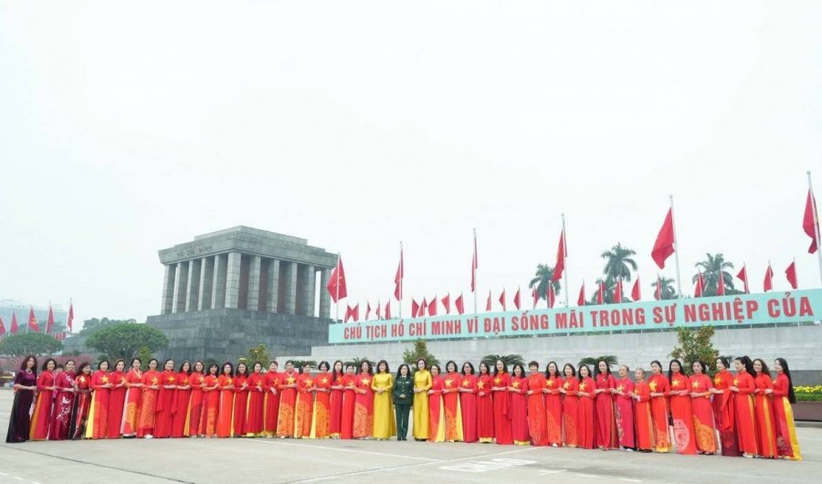 Hội Đồng nữ doanh nhân Việt Nam - ASEAN dâng hương kỷ niệm 80 năm lời dặn của Chủ tịch Hồ Chí Minh