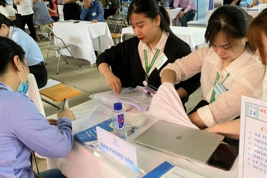 Đơn hàng phục hồi, doanh nghiệp tăng tốc tuyển dụng sau Tết