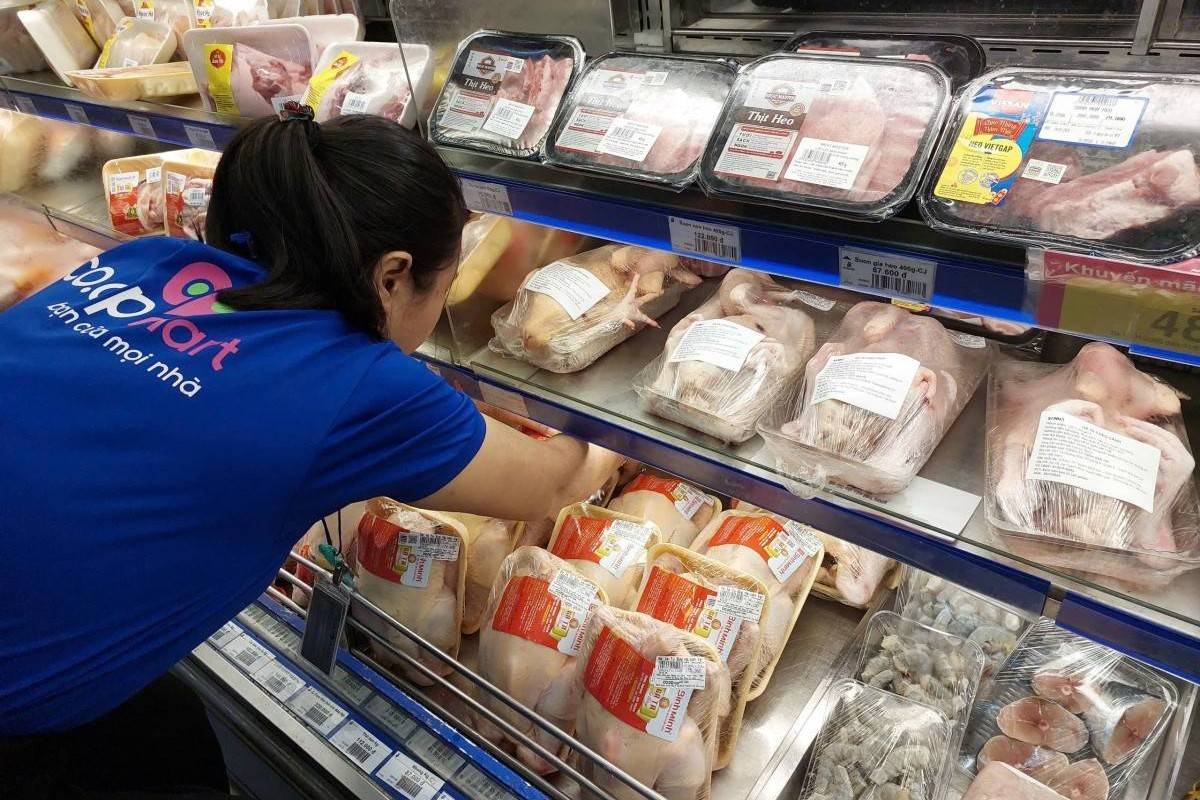 Mùng 3 Tết Bính Ngọ: Hàng hóa dồi dào, giá cả ổn định