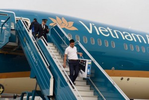 Mùng 3 Tết, khách trở lại TP. Hồ Chí Minh tăng, giá vé máy bay vẫn “dễ thở”