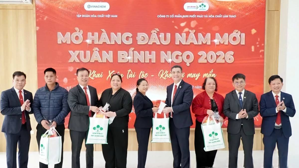 Supe Lâm Thao xuất bán 2.000 tấn phân bón ngay mùng 4 Tết Bính Ngọ