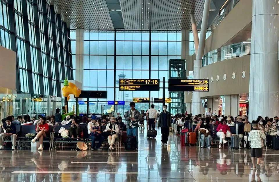 Áp lực chi phí vận chuyển vẫn hiện hữu khi giá vé máy bay tăng cao vào cao điểm trước – trong – sau Tết