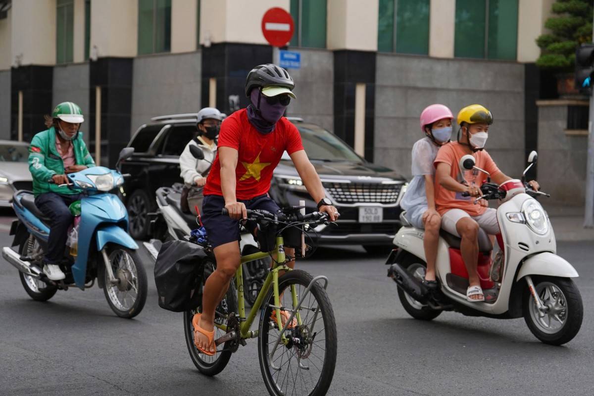 người dân có chuyển biến tích cực: nhiều người đội mũ bảo hiểm đúng quy định, hạn chế lấn làn, dừng đỗ đúng nơi quy định