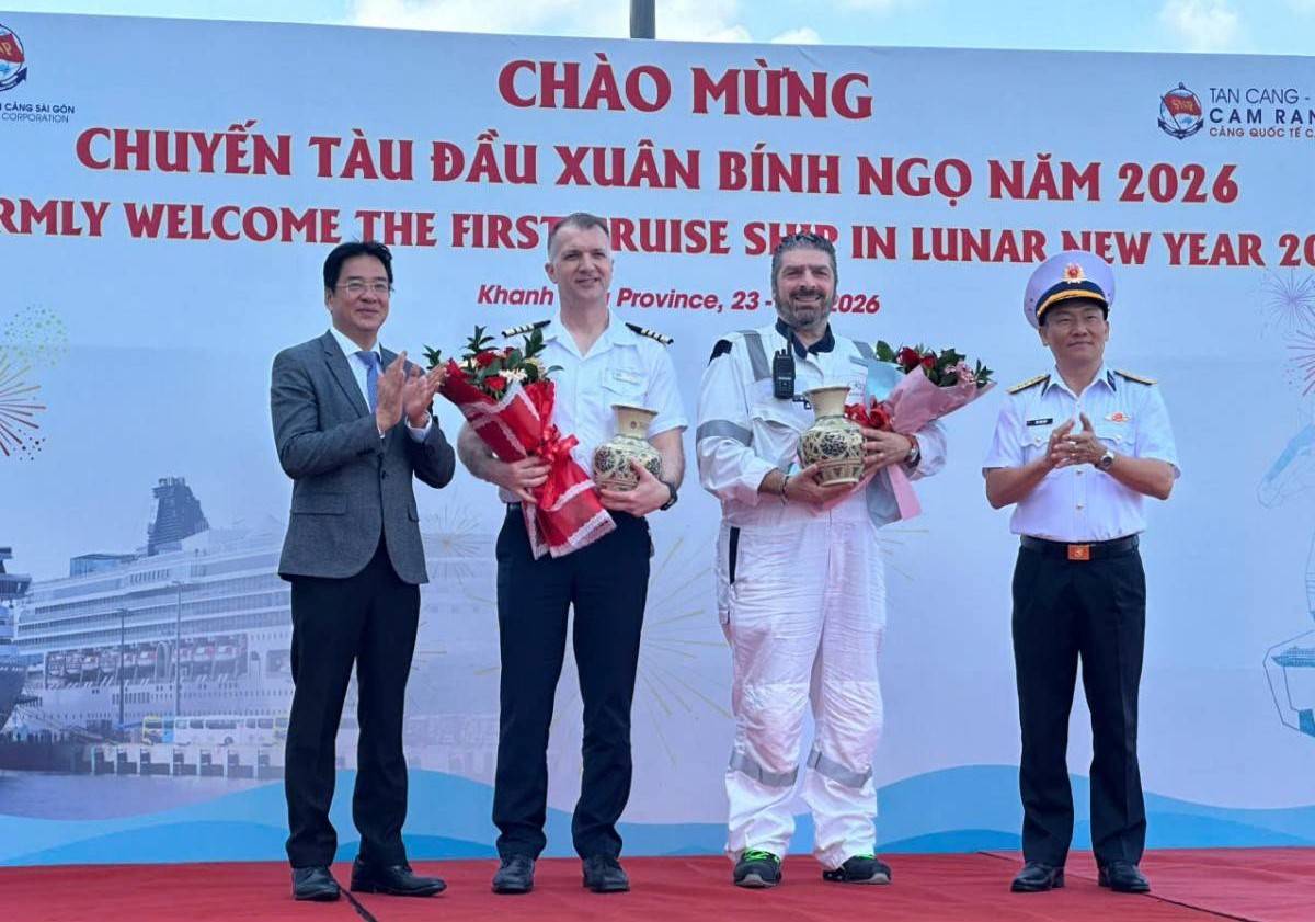Siêu du thuyền sang trọng nhất thế giới Seven Seas Explorer đến Khánh Hòa