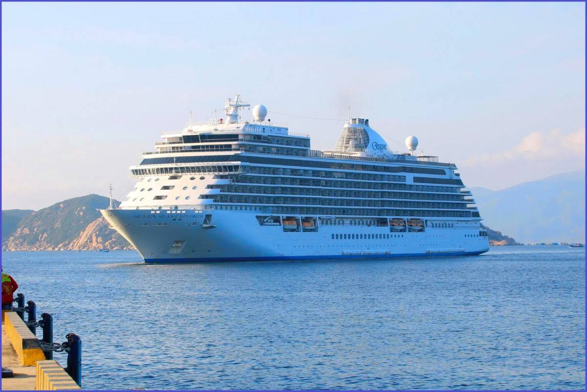 Siêu du thuyền sang trọng nhất thế giới Seven Seas Explorer đến Khánh Hòa