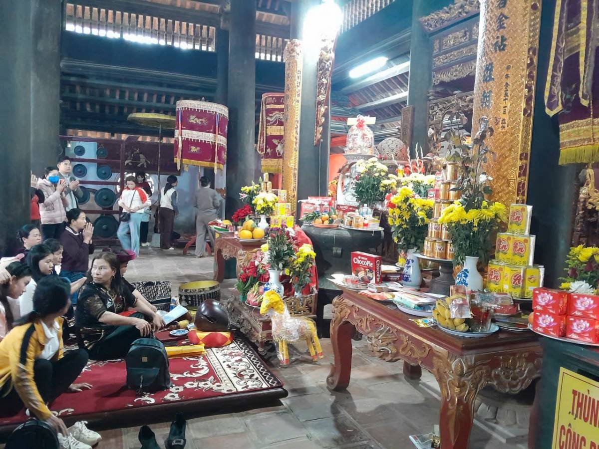 Thanh Hóa: Khách du xuân tấp nập đổ về các điểm du lịch tâm linh trong kỳ nghỉ Tết Nguyên đán