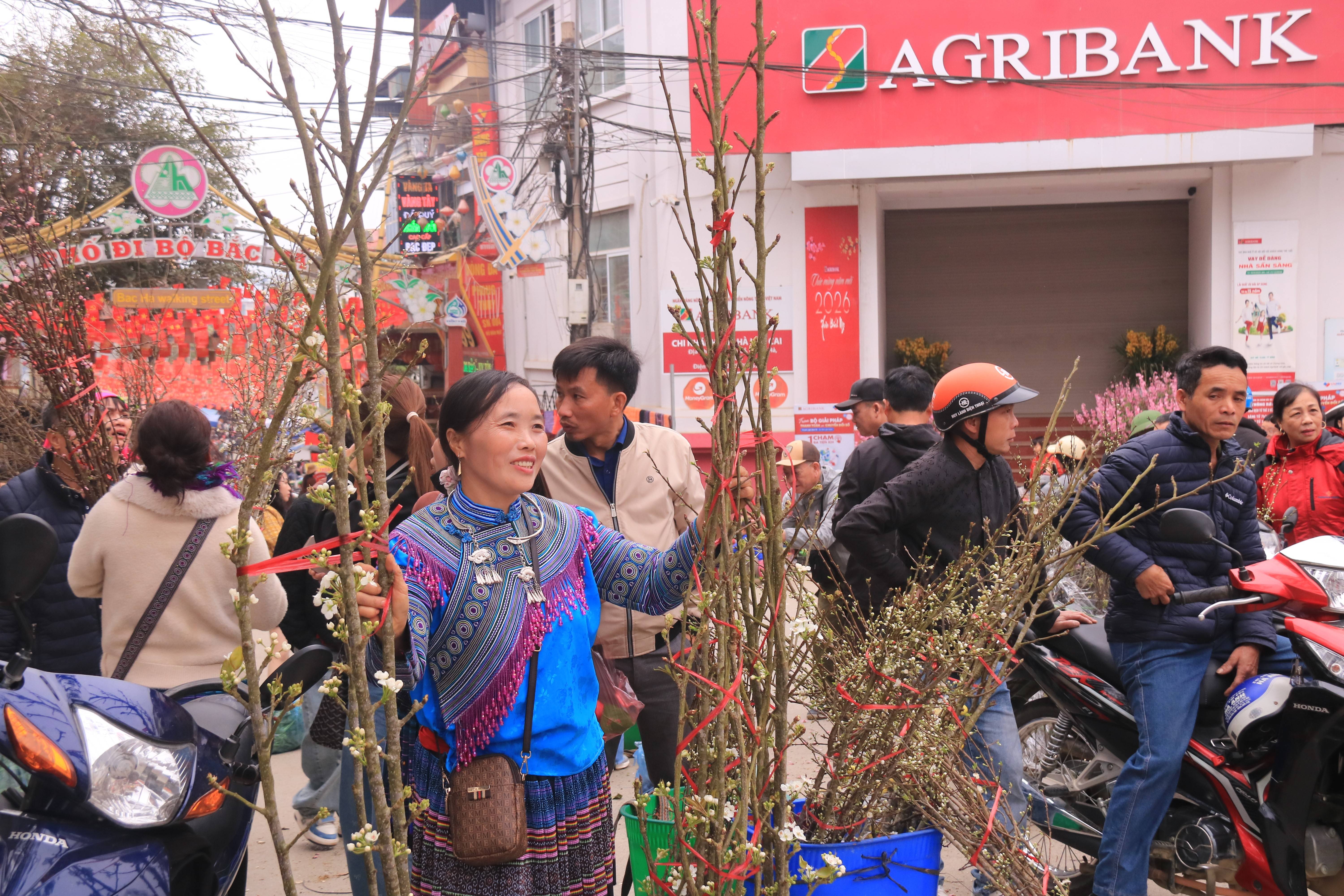 Chợ phiên đầu năm Bắc Hà: Điểm hẹn văn hóa, động lực kinh tế vùng cao