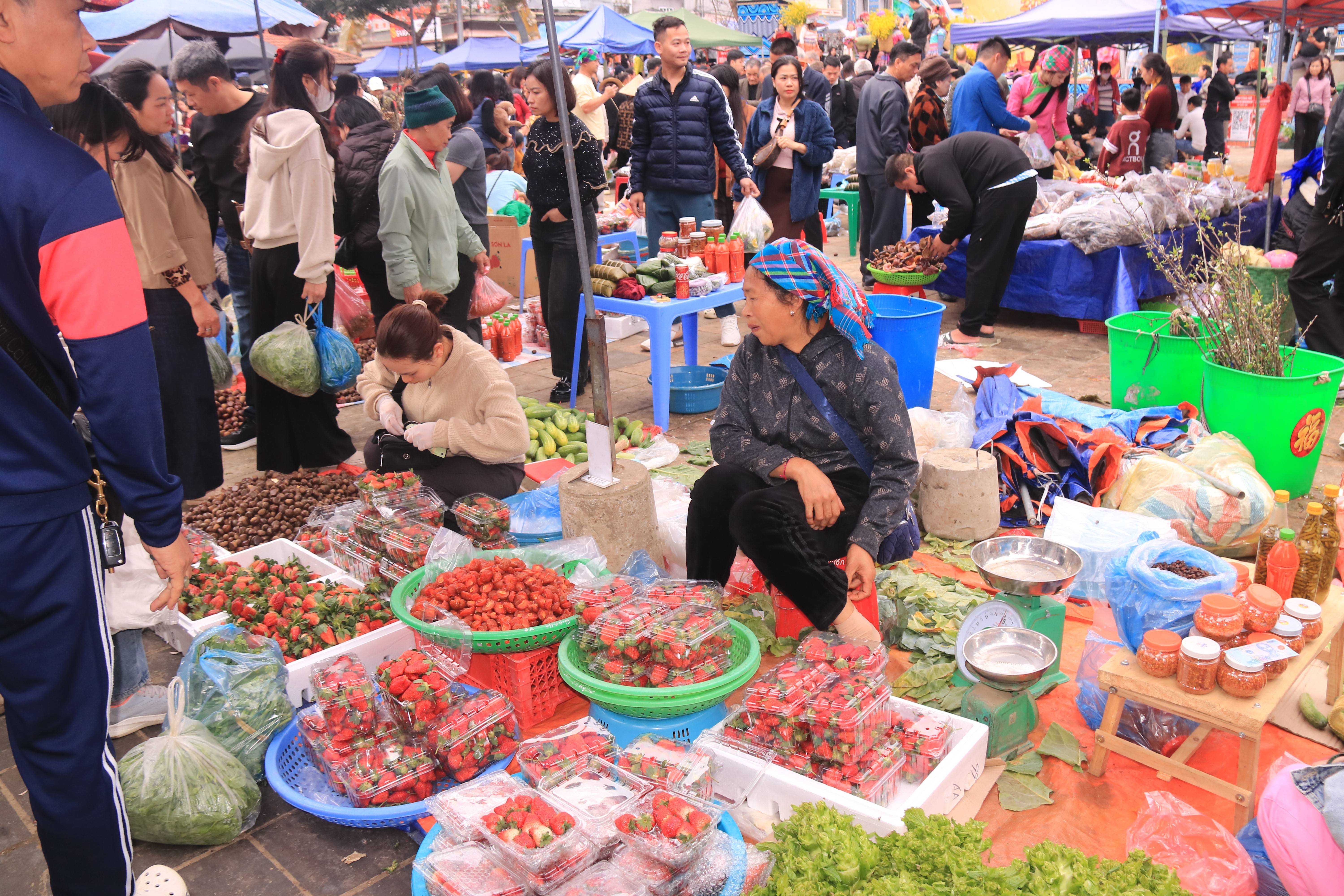 Chợ phiên đầu năm Bắc Hà: Điểm hẹn văn hóa, động lực kinh tế vùng cao