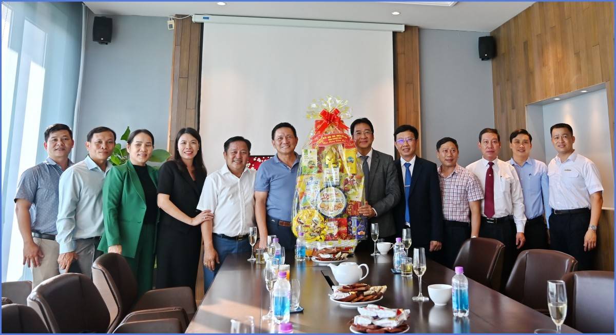 Lãnh đạo tỉnh Khánh Hòa thăm, chúc Tết các cơ quan, đơn vị và các doanh nghiệp tiêu biểu