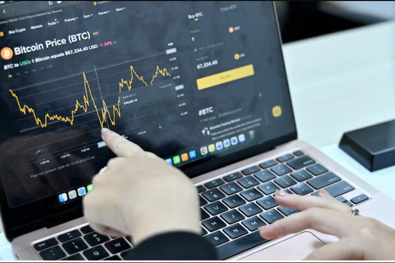 Bitcoin, dầu và USD đồng loạt giảm trước thuế quan mới của Mỹ