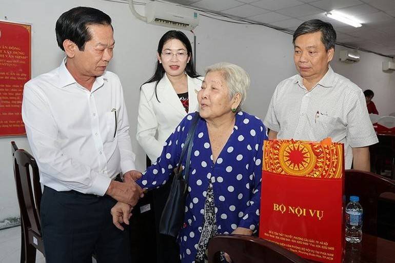 Trên 2.600 tỷ đồng chăm lo Tết cho người có công và thân nhân liệt sỹ