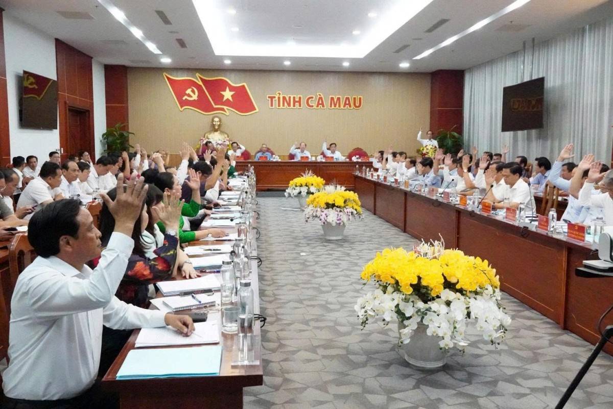 Thông qua Nghị quyết hội nghị.