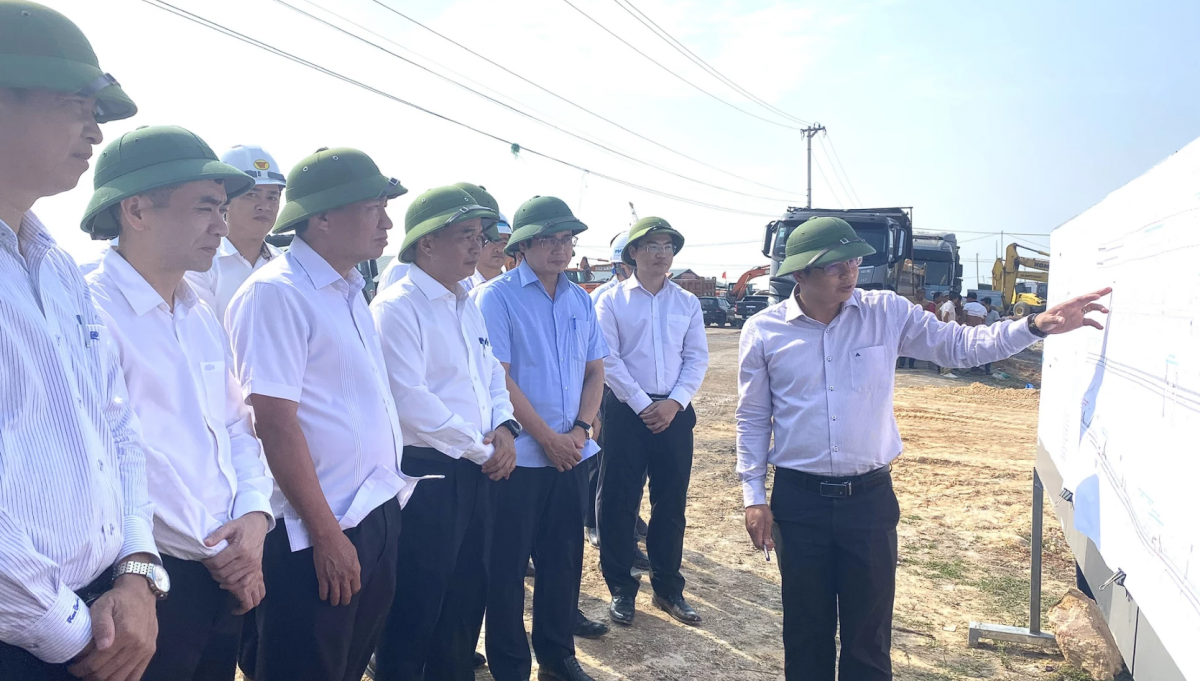 Quảng Trị quyết liệt tháo gỡ “điểm nghẽn” mặt bằng, đẩy nhanh tiến độ Quốc lộ 15D và Đường ven biển
