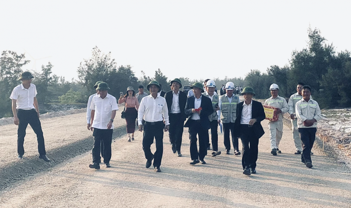 Quảng Trị quyết liệt tháo gỡ “điểm nghẽn” mặt bằng, đẩy nhanh tiến độ Quốc lộ 15D và Đường ven biển