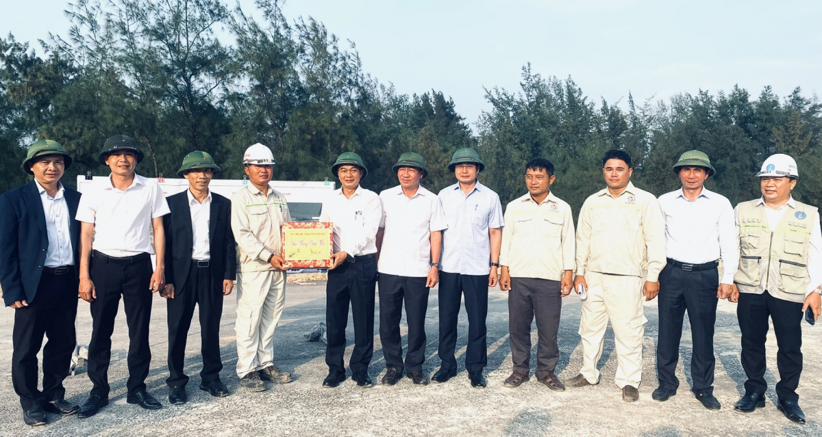 Quảng Trị quyết liệt tháo gỡ “điểm nghẽn” mặt bằng, đẩy nhanh tiến độ Quốc lộ 15D và Đường ven biển