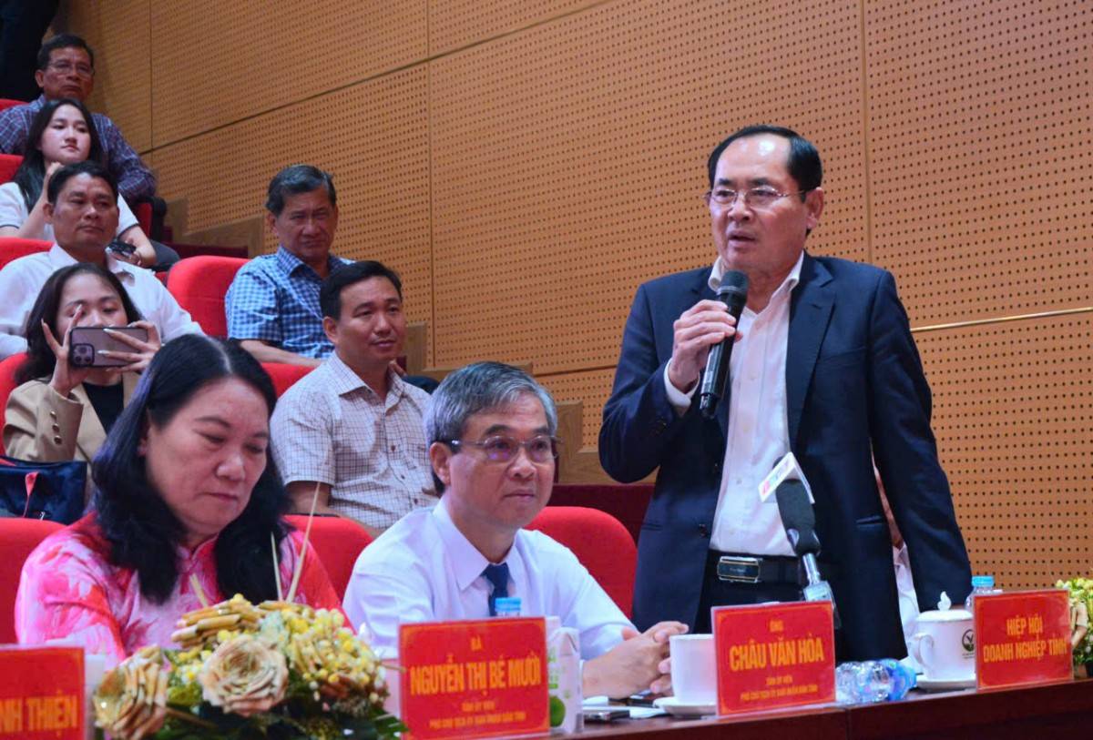 Ông Trần Văn Đức là Chủ tịch HĐQT kiêm Tổng Giám đốc Công ty Cổ phần Đầu tư Dừa Bến Tre (BEINCO),