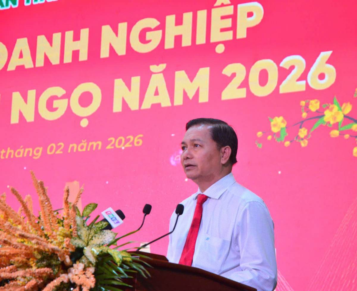 Bí thư Tỉnh ủy Trần Văn Lâu phát biểu tại buổi họp mặt.