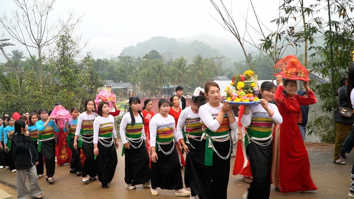 Đầu xuân về miền đất cổ Châu Lang dự Lễ hội Chùa Mèo