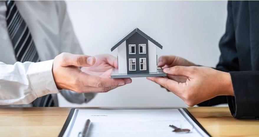 Để bảo đảm hoạt động môi giới diễn ra minh bạch, chuyên nghiệp và đúng pháp luật, pháp luật quy định rõ quyền và nghĩa vụ củ doanh nghiệp kinh doanh dịch vụ môi giới bất động sản trong quá trình hành nghề.