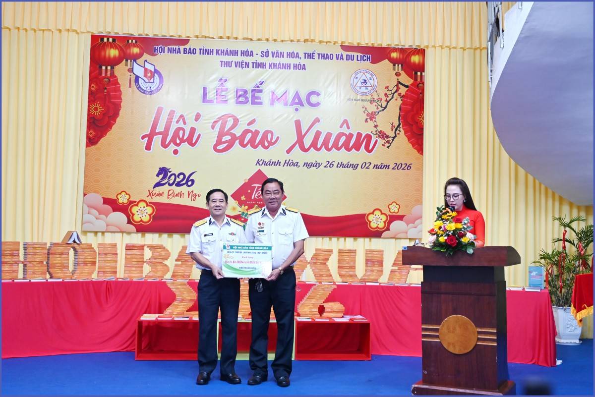 Hơn 1.000 ấn phẩm báo, tạp chí được trưng bày tại Hội báo Xuân Bính Ngọ trao tặng quân và dân Đặc khu Trường Sa