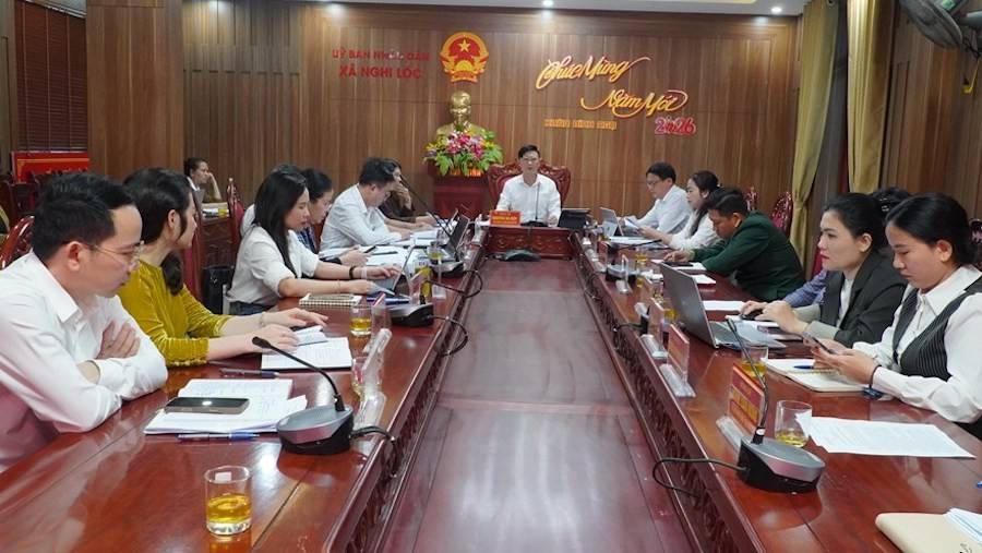 Ông Nguyễn Bá Điệp - Chủ tịch UBND xã Nghi Lộc chủ trì Phiên họp định kỳ tháng 2/2026