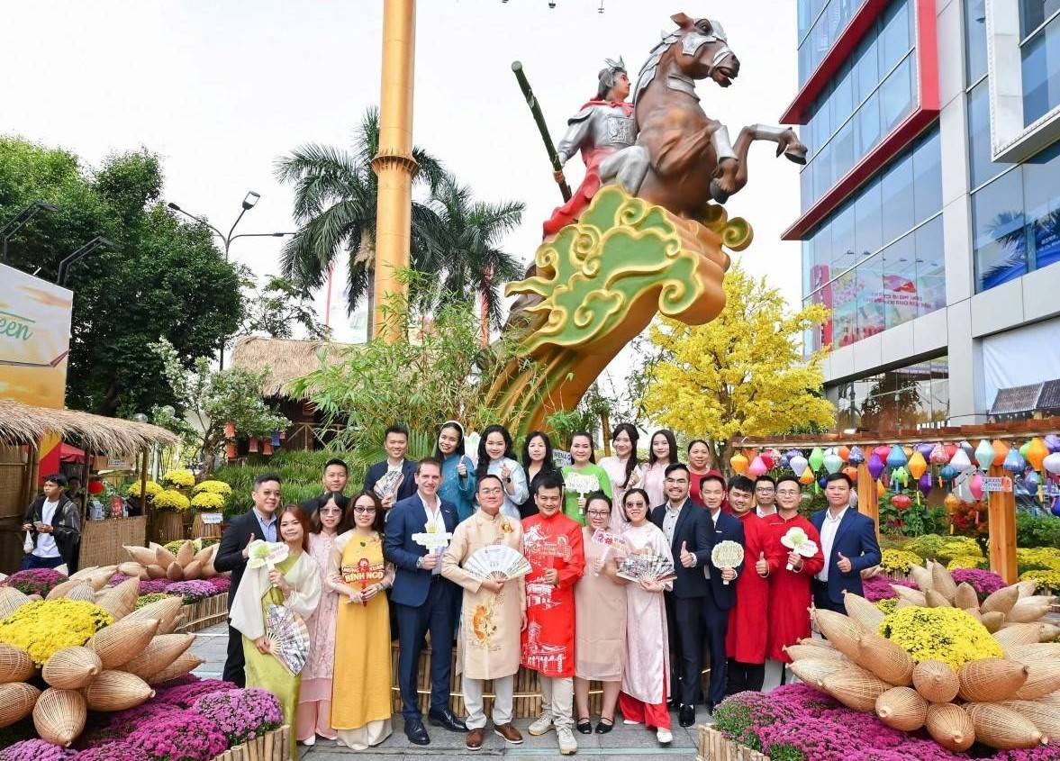 Hơn 5.000 chậu hoa, robot “siêu khuyển” và hành trình di sản tại Menas 2026