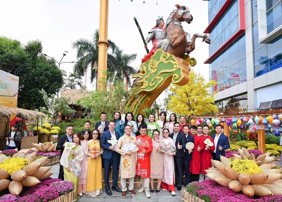 Đường hoa Xuân Menas 2026,Đường hoa Tân Sơn Hòa,Đường hoa gần sân bay Tân Sơn Nhất, đường hoa dài nhất Việt Nam, robot Unitree Go2 Pro 2