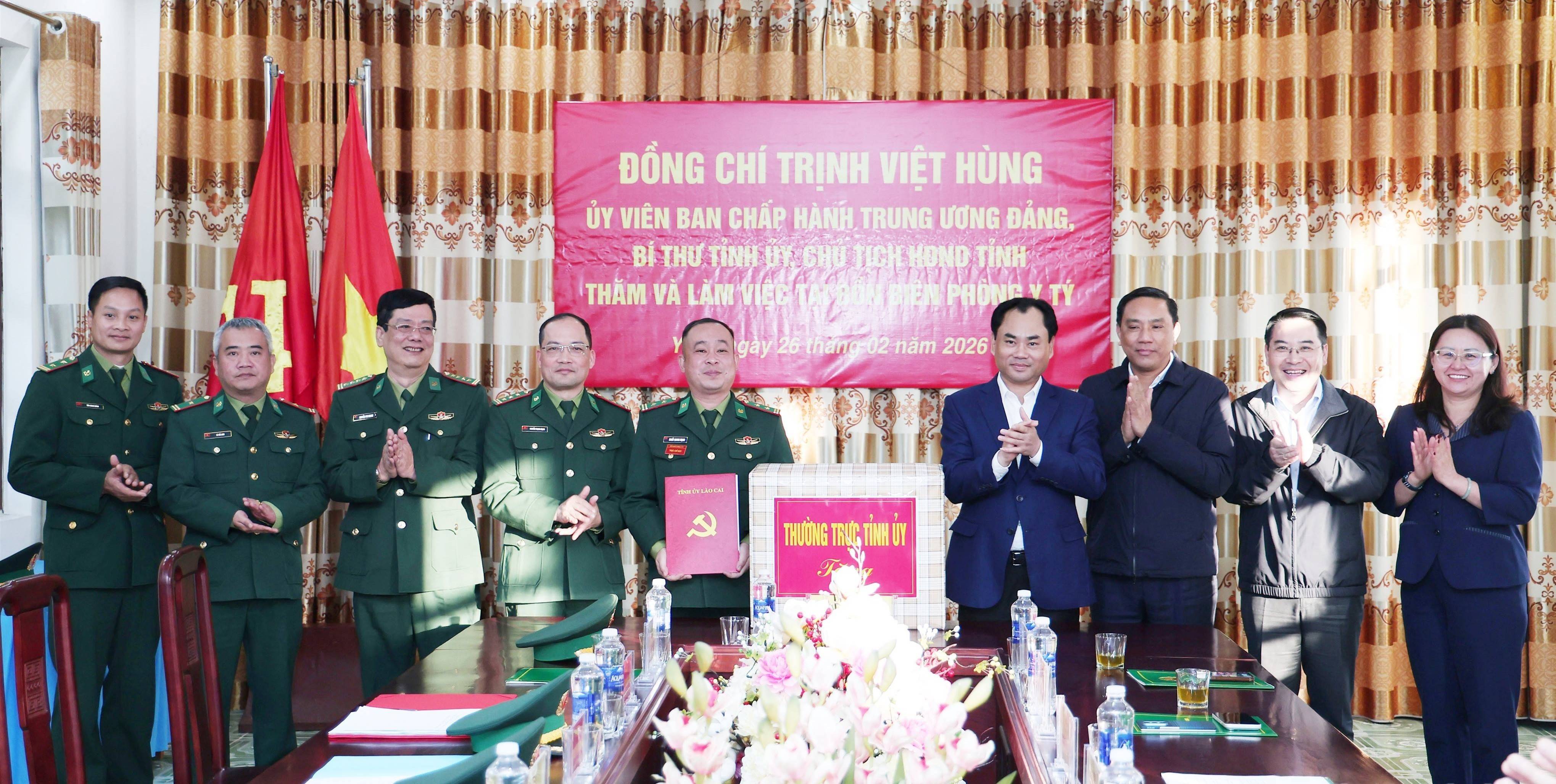 Lãnh đạo tỉnh Lào Cai động viên đầu xuân nơi biên cương Y Tý