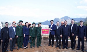 Lãnh đạo tỉnh Lào Cai động viên đầu xuân nơi biên cương Y Tý