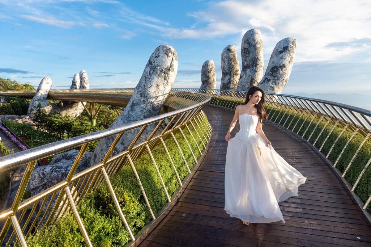 Cầu Vàng - điểm check - in nổi tiếng của Bà Nà