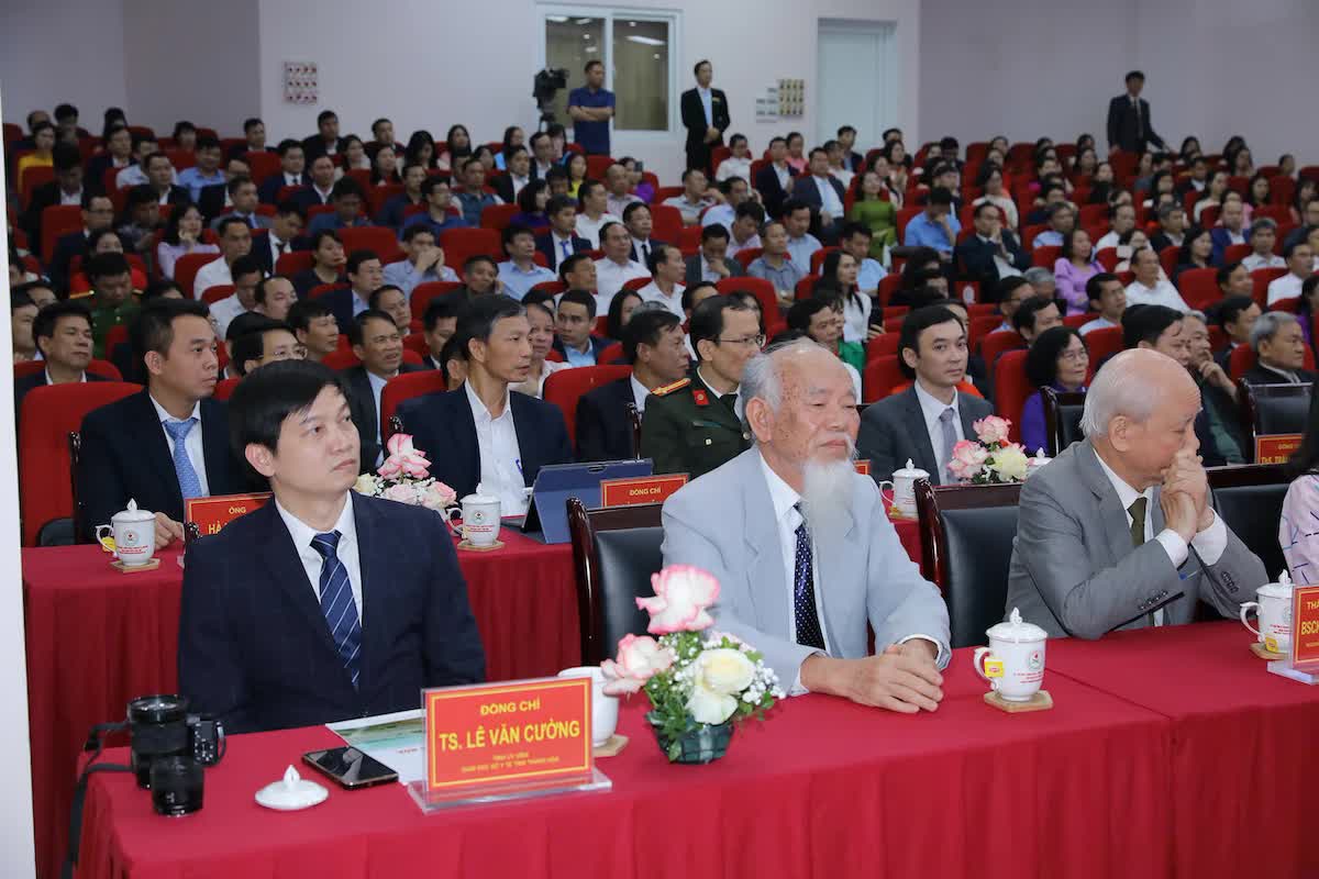 Các đại biểu tham dự buổi lễ