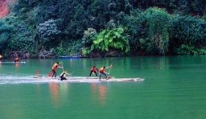 Độc nhất Tây Bắc: Lễ hội đua mảng nứa giữa hồ Đồng Sung tại Mỏ Vàng, Lào Cai
