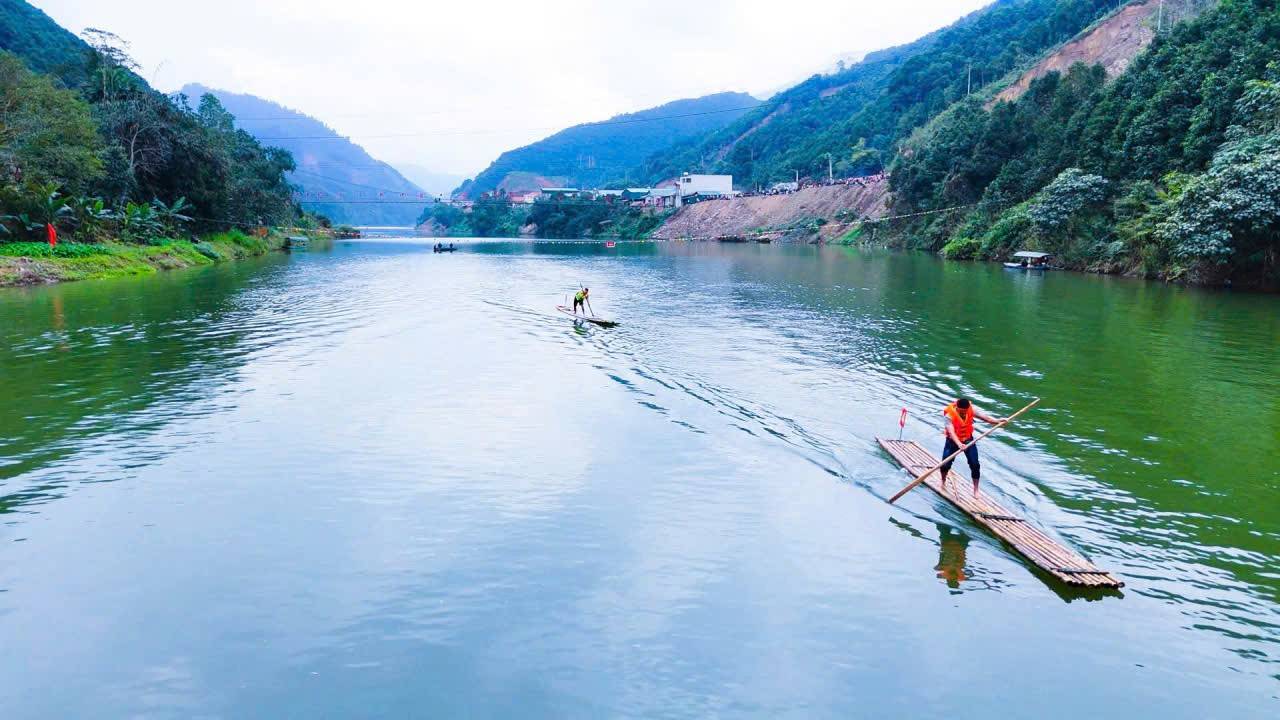 Độc nhất Tây Bắc: Lễ hội đua mảng nứa giữa hồ Đồng Sung tại Mỏ Vàng, Lào Cai