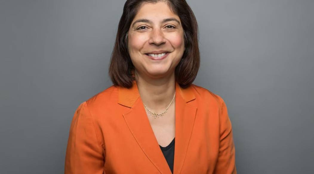  Reshma Kewalramani là một bác sĩ – nhà khoa học và nhà điều hành doanh nghiệp người Mỹ gốc Ấn. Bà hiện giữ chức Chủ tịch kiêm Giám đốc Điều hành (CEO) của Vertex Pharmaceuticals.