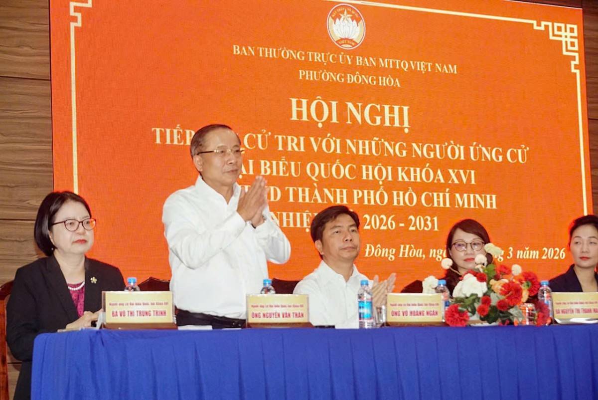 Cử tri phường Đông Hòa tiếp xúc người ứng cử đại biểu Quốc hội khóa XVI