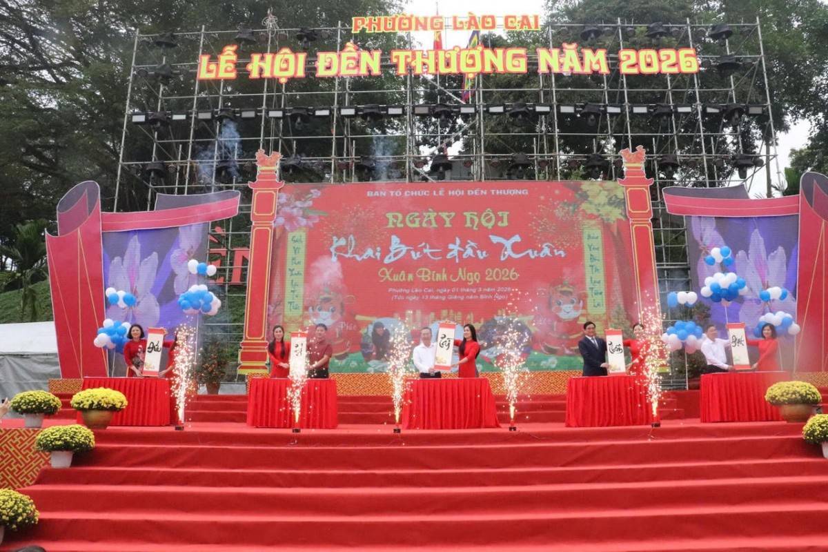 Khai bút đầu xuân, lan tỏa mạch nguồn hiếu học tại Đền Thượng - Lào Cai