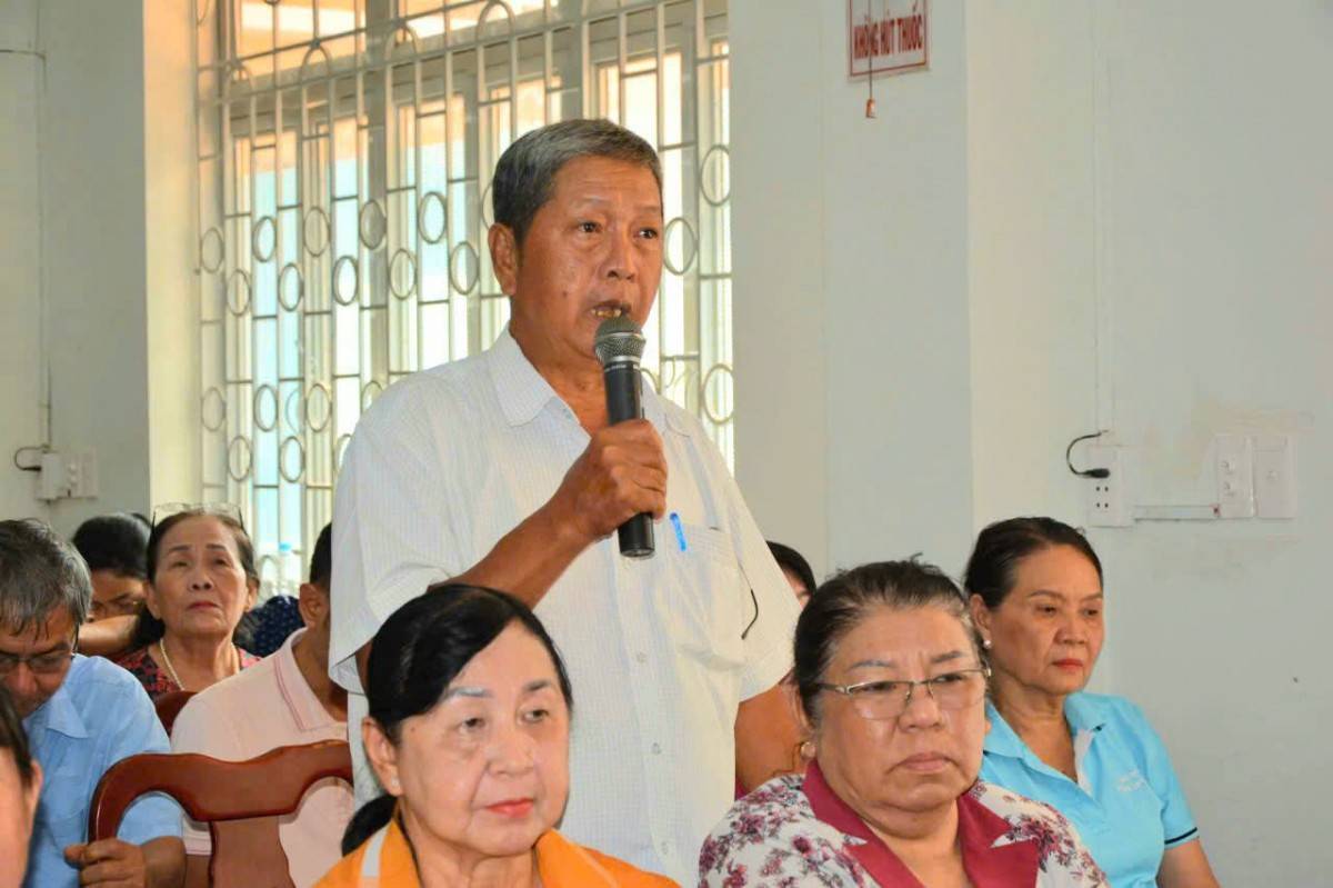 Tại cả hai điểm tiếp xúc, nhiều cử tri đã thẳng thắn nêu ý kiến 