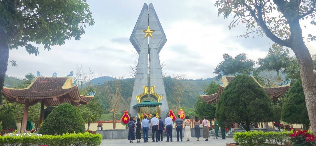 Công ty cổ phần Than Cao Sơn (phường Cửa Ông, Quảng Ninh) đã thành kính tổ chức lễ dâng hương