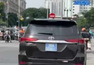 Xe biển xanh vi phạm giao thông: Lái xe phải dùng tiền cá nhân nộp phạt